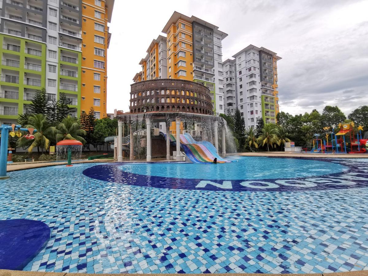 Fhs Water Themepark Resort Melaka Town City Tengah Exterior photo
