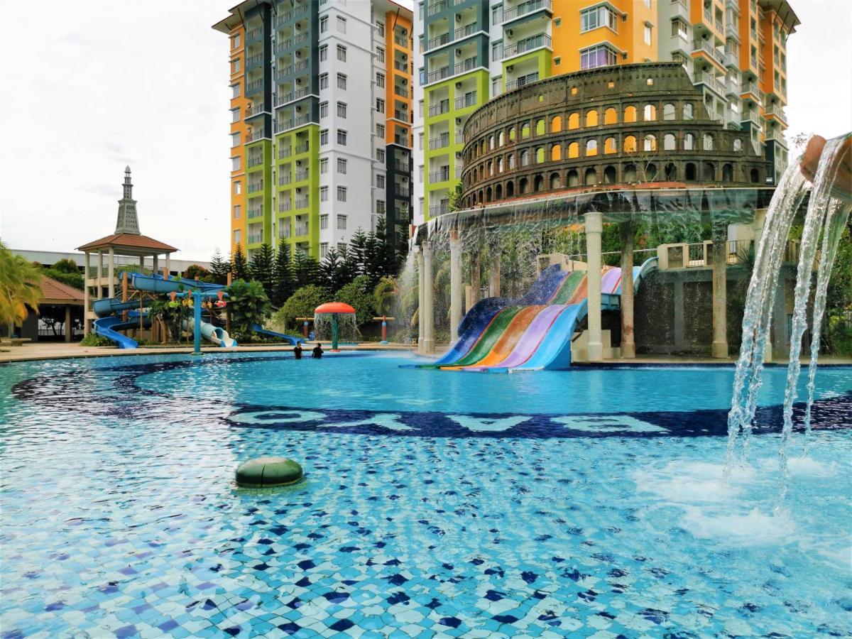 B - Lagoon Water Themepark Suite Melaka Town Exterior photo