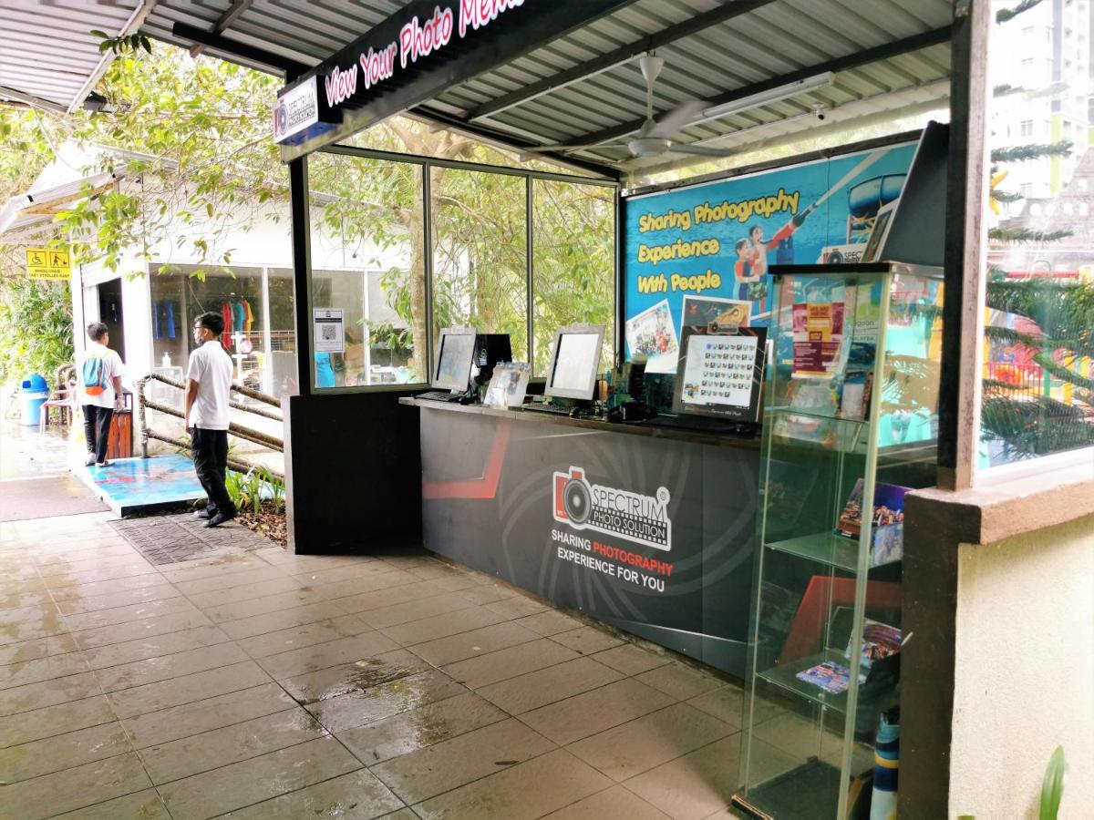 B - Lagoon Water Themepark Suite Melaka Town Exterior photo