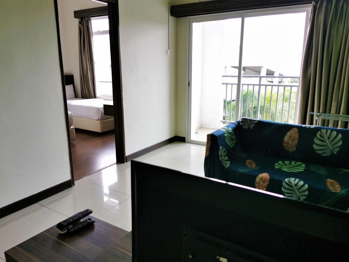 B - Lagoon Water Themepark Suite Melaka Town Exterior photo