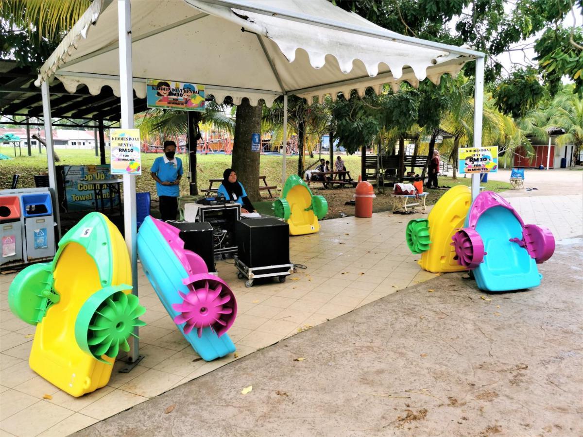 B - Lagoon Water Themepark Suite Melaka Town Exterior photo