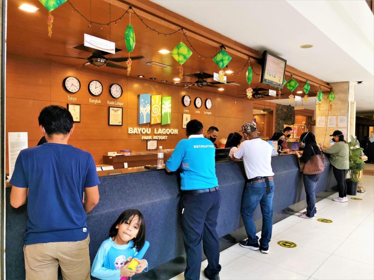 B - Lagoon Water Themepark Suite Melaka Town Exterior photo