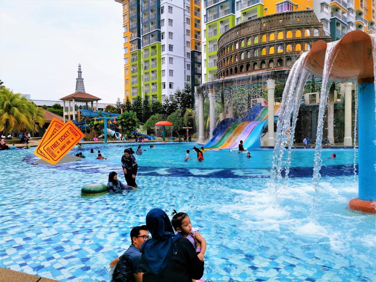 B - Lagoon Water Themepark Suite Melaka Town Exterior photo