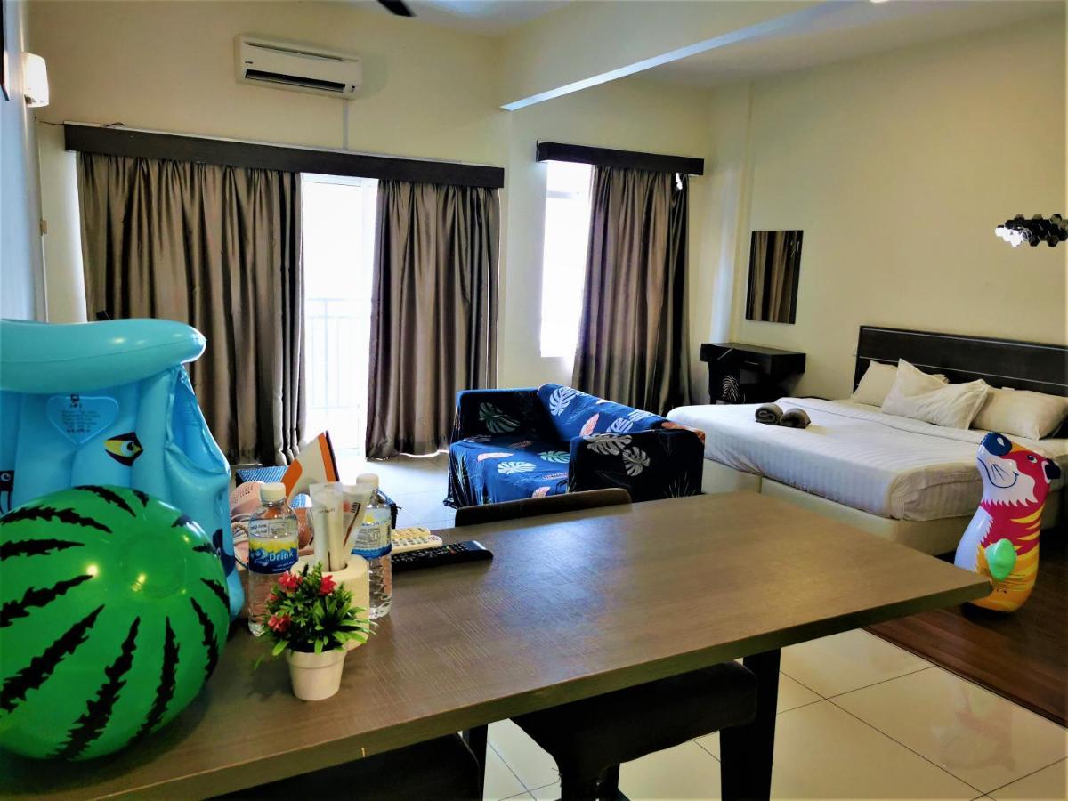 B - Lagoon Water Themepark Suite Melaka Town Exterior photo